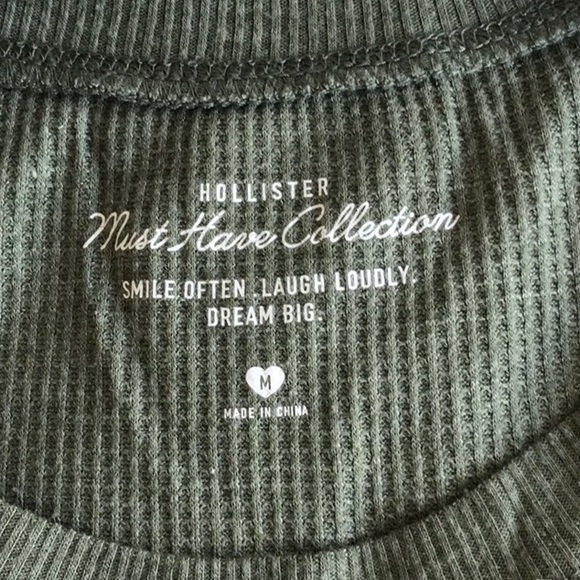 HOLLISTER cropped long sleeve - LIKE NEW - Picture 2 of 2